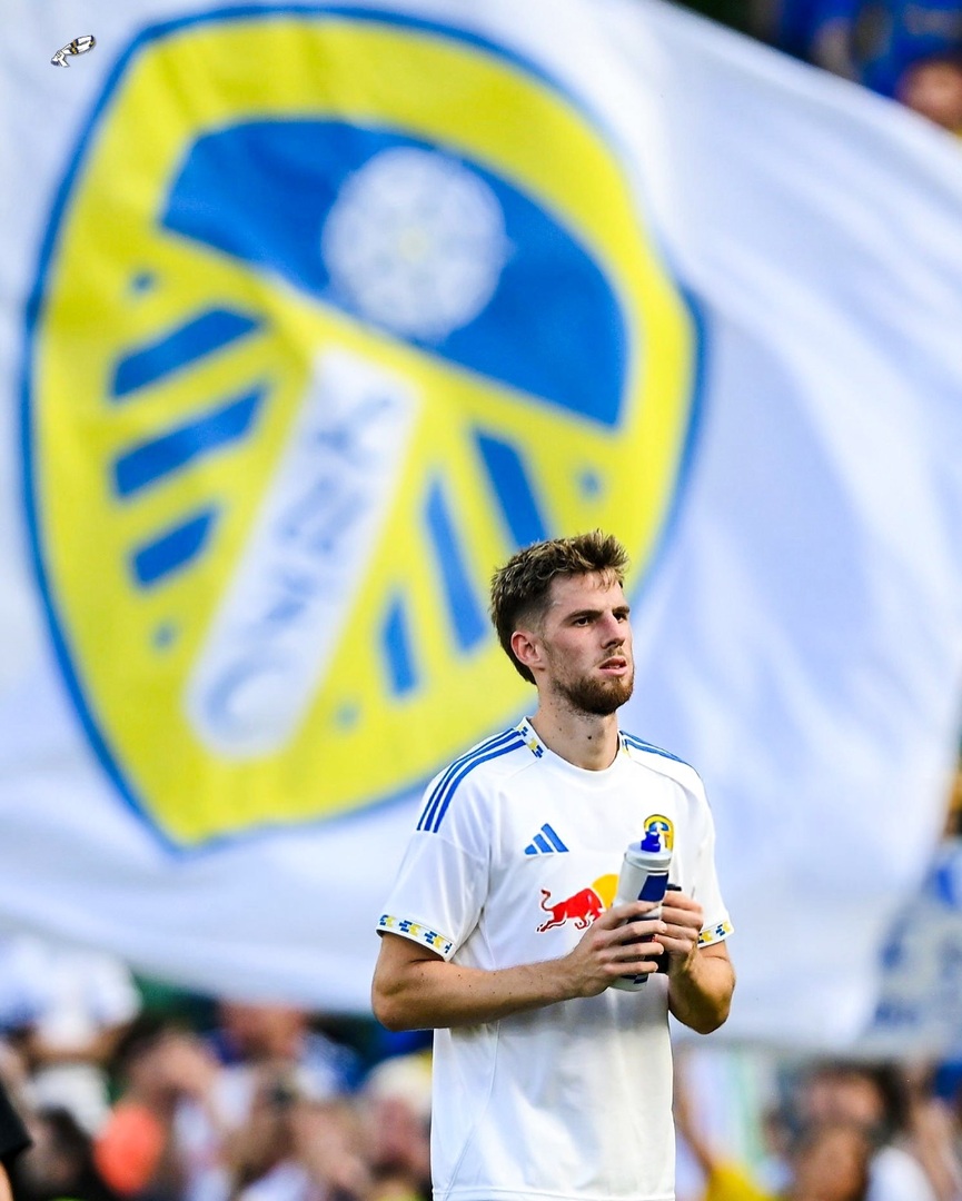LUFCFANZ0NE's tweet photo. Anton Stach. Rolls Royce.

#LUFC https://t.co/08UIj106Hc