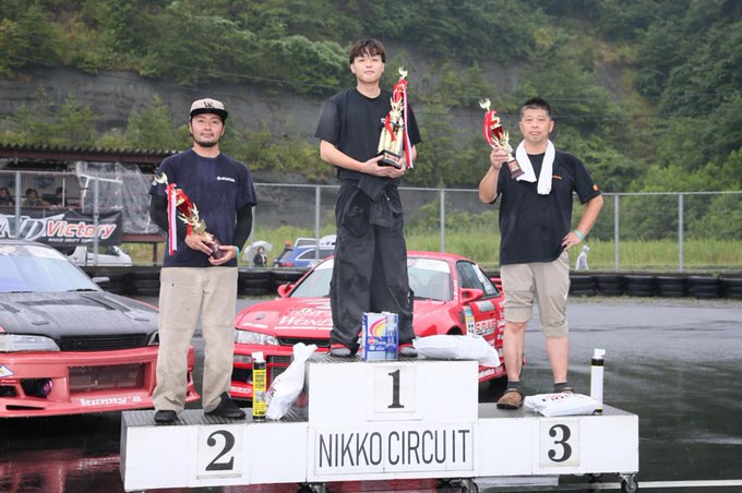 日光ドリフトビクトリー 
ＲＤ.２
 　
追走シリーズ
優勝　安藤 塁 選手
２位　新保 佳延 選手 
３位　大島 彰仁 選手
 　　　
単走シリーズ
優勝　宮崎 尚紀 選手 
２位　駒井 悠大 選手 
３位　鈴木 勉 選手
 　　
本日の激戦はYouTubeにてご視聴可能です！！！
youtube.com/live/MUKe3L7eD…