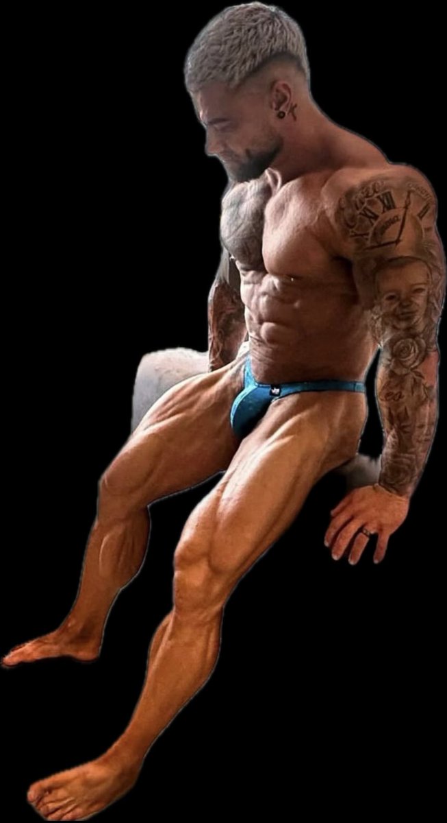 Sexy hunk ready to pose …! #bodybuilder #trunk #posingslip #muscles #gay