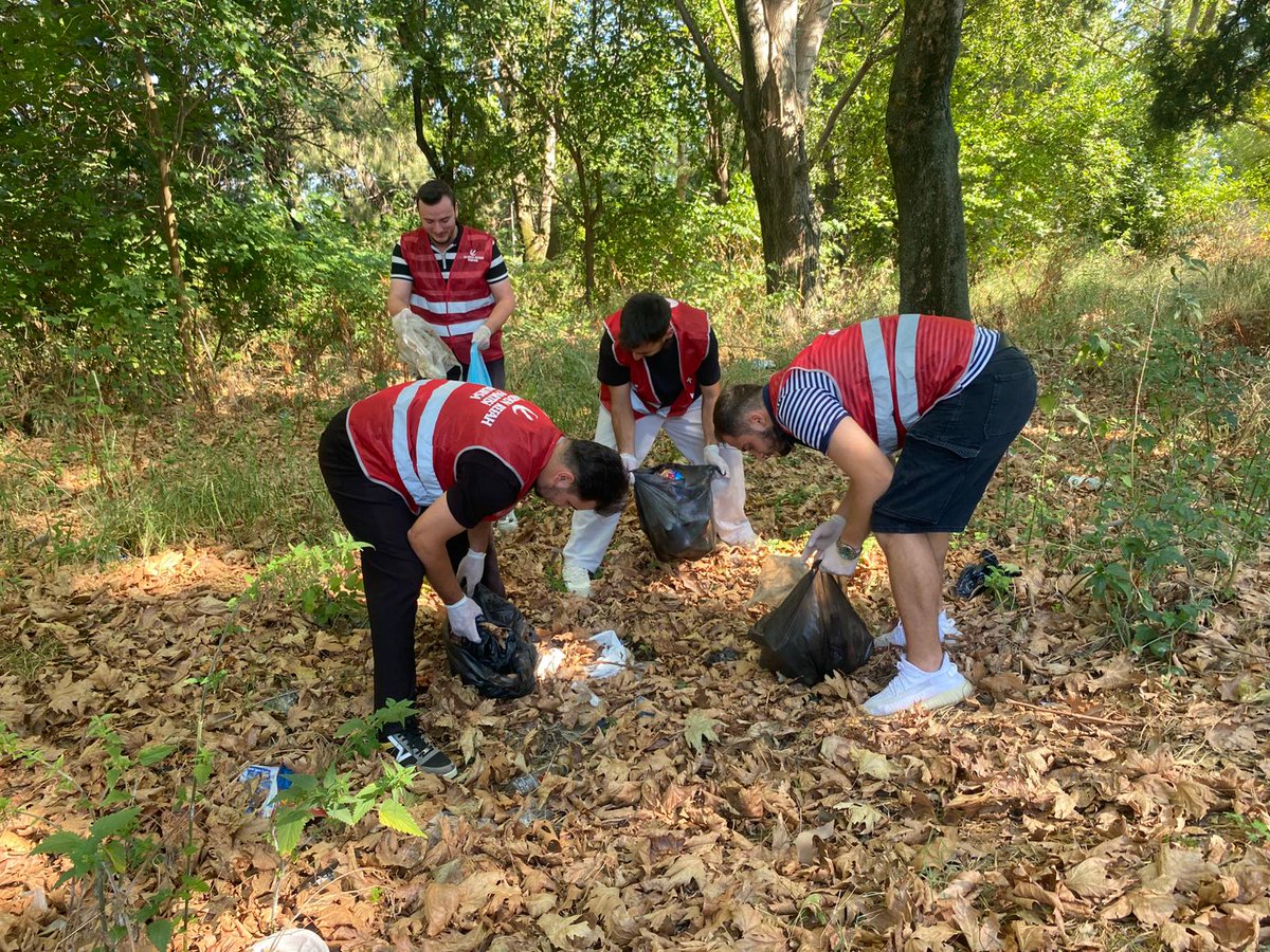 Yeniden Refah Partisi Bursa İl Gençlik Kolları olarak hem farkındalık oluşturmak hem de olası yangınların önüne geçmek amacıyla orman ve çevre temizliği etkinliğimizi gerçekleştirdik.