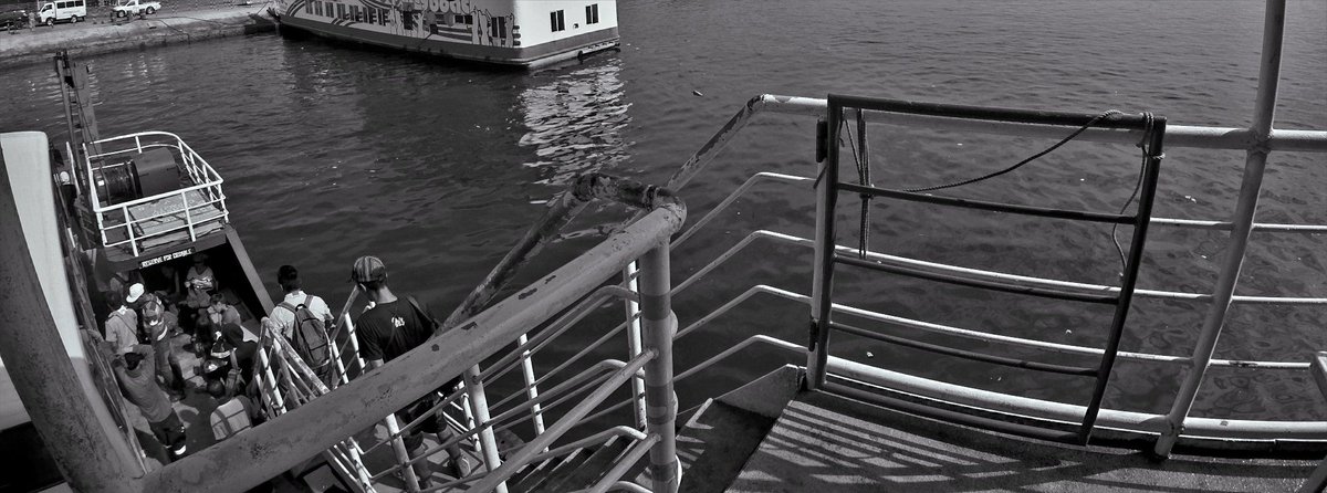 josereyalo's tweet photo. Candid motion. An everyday ferry moment.
#panophotos #xpancrop #BlackAndWhitePhotography https://t.co/5vDnYKGW4T