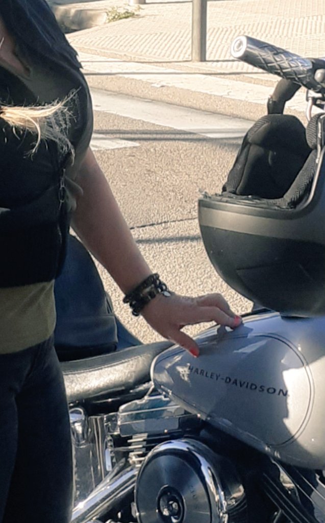 AnaSuer2's tweet photo. "Las buenas personas, al igual que las buenas motos, están hechas de acero inolvidable".❤️❤️
(Leído por ahí).
Todavía queda finde!!🙌🙌
Buenas tardes, ángeles!!😘😘 En carretera 0,0 alcohol, por favor🙏
#SilverLady https://t.co/mwRumS8uFC