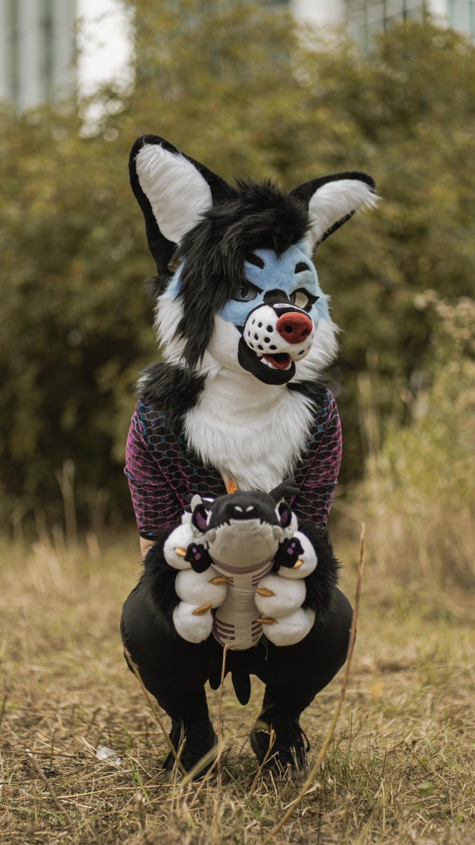 I've hear u like lizards 🦎

🪡 <a href="/TaruApparel/">TARU Fursuits 🔜 GoldenHorn</a>
📷 zrnko_kavy123

#FursuitsEveryday