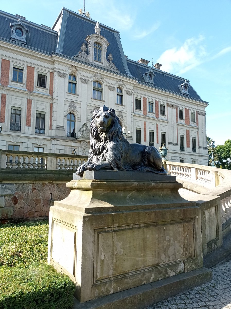 Dziś nic ciekawego na targu staroci nie było. Mam wrażenie, że od kilku miesięcy ciągle ten sam szajs zwożą.