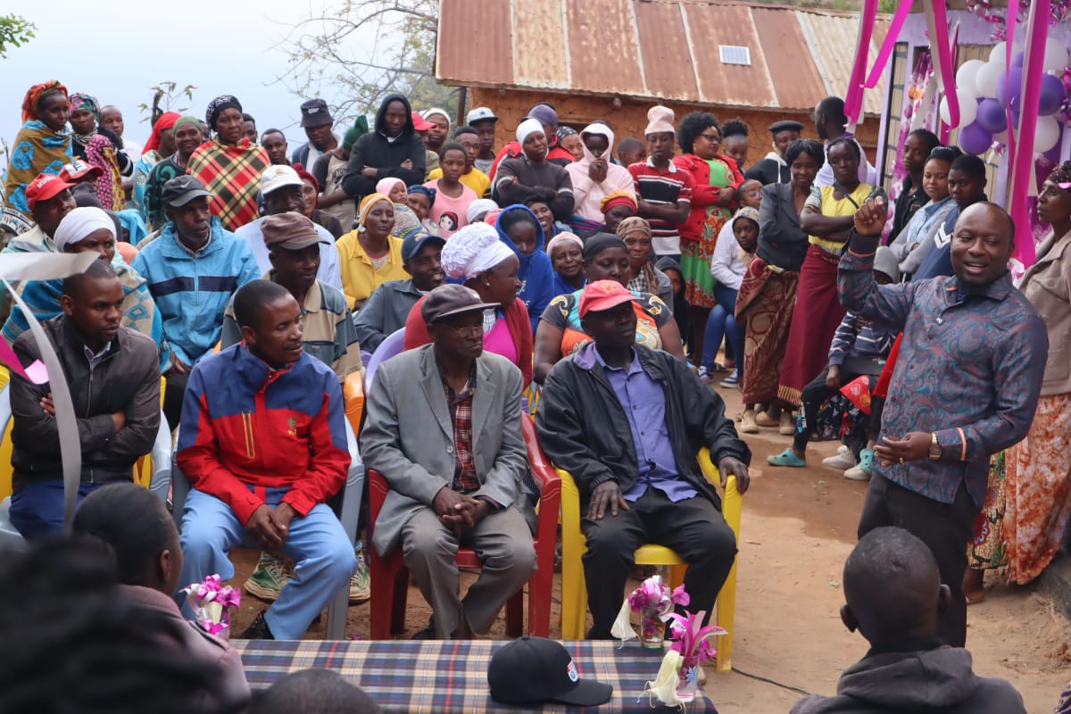 mbelefoundation's tweet photo. 🏠✨ Yesterday, the Athanas Mbele Foundation joined Kipusi &amp; neighboring villages to hand over a new home to Mr. Koti ,a deserving man now with a safe place to call his own.

Together, we build hope &amp; change lives. 

#BuildingHope #ChangingLives #KipusiVillage https://t.co/a6jYFm67a1
