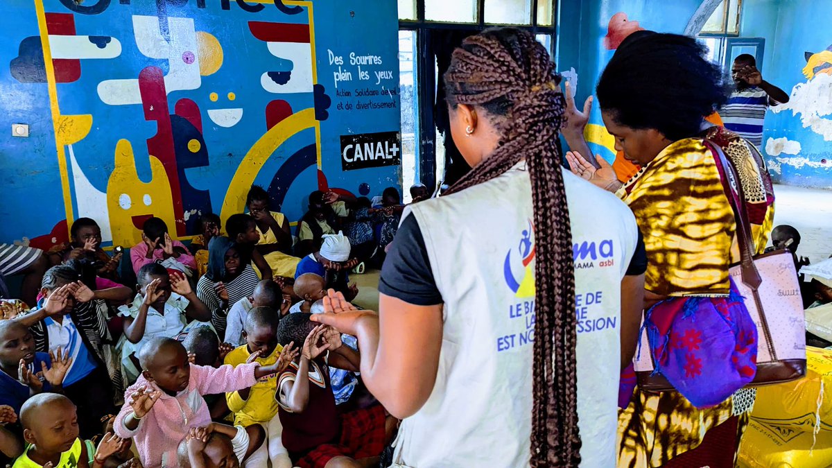 AFIA MAMA RDC (@afiamama) on Twitter photo #Goma
150 orphelins affectées par la #guerre soutenus dans la continuité #distributions de vivres&non-vivres pour améliorer leur bien-être.
Une action de #solidarité_humanitaire menée en partenariat <a href="/ConsortiumRdc/">Consortium solidarité humanitaire RDC</a> <a href="/awdf01/">African Women's Development Fund</a> <a href="/PHC_RDC/">Plantations et Huileries du Congo</a> & #épouses #UNamb
Ensemble,faisons la différence #Goma
150 orphelins affectées par la #guerre soutenus dans la continuité #distributions de vivres&non-vivres pour améliorer leur bien-être.
Une action de #solidarité_humanitaire menée en partenariat <a href="/ConsortiumRdc/">Consortium solidarité humanitaire RDC</a> <a href="/awdf01/">African Women's Development Fund</a> <a href="/PHC_RDC/">Plantations et Huileries du Congo</a> & #épouses #UNamb
Ensemble,faisons la différence