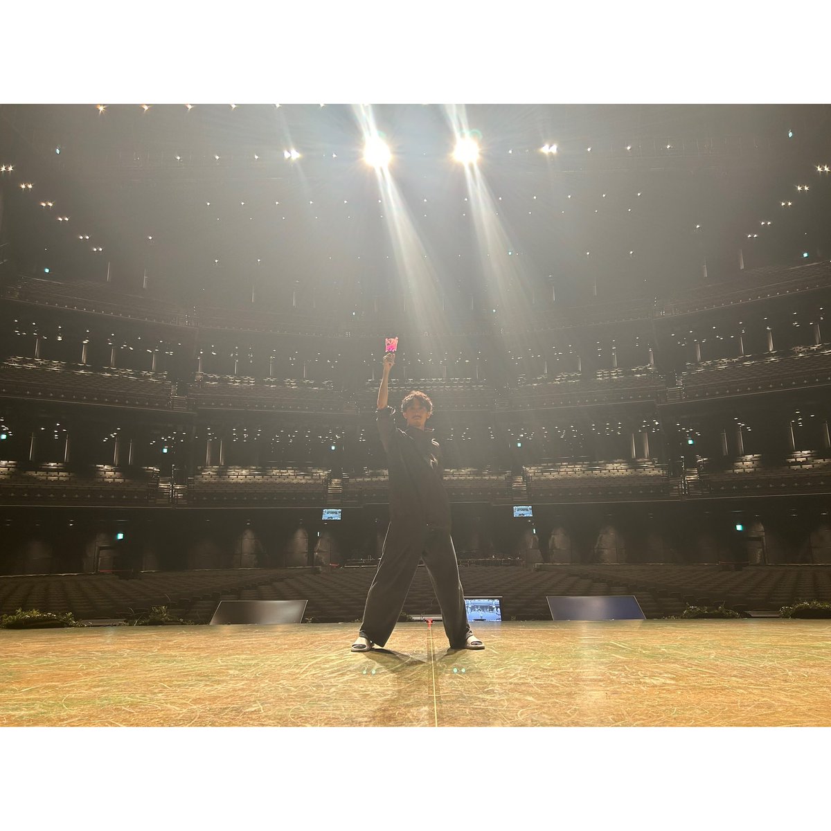 Woody61354838's tweet photo. ⚔️㊗️終幕⚔️
#ナイツテイルアリーナlive
無事終演いたしました。
ご観劇いただいた皆様、ありがとうございました。
1ヶ月ちょっとの期間でしたが、
たくさんの出会いと学びに溢れて、
人生で一番アツい夏になりました。
また出会えますように。
#ナイツテイル
#knightstale
#西口晴乃亮 https://t.co/wE60nJqavD