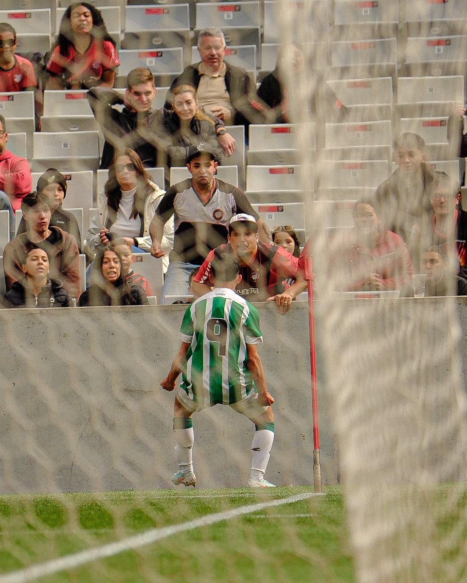 Coritiba's tweet photo. VITÓRIA DO VERDÃO 💚⚽️

Com grande atuação o Coritiba vence o Athletico por 4x2 na Arena da Baixada e larga na frente na final do Paranaense Sub-15.

O jogo de volta será no Couto Pereira, no próximo sábado (16), às 10h30. 

📸 Luís Lisbôa | Coritiba

#PiásDoCouto #CoxaDoido #Sub15