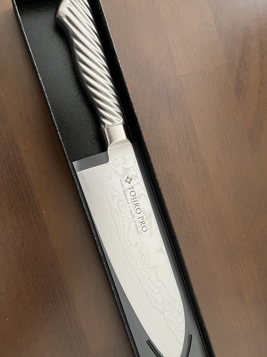 遅くなりましたが、誕生日お祝いコメント沢山いただき、ありがとうございます。
個別にコメントお返ししたいのですが、もう少しお待ちください。
40歳になりました、これから子育てともう少しラップしたり作ったりしていきたいです。
よろしくお願いします。