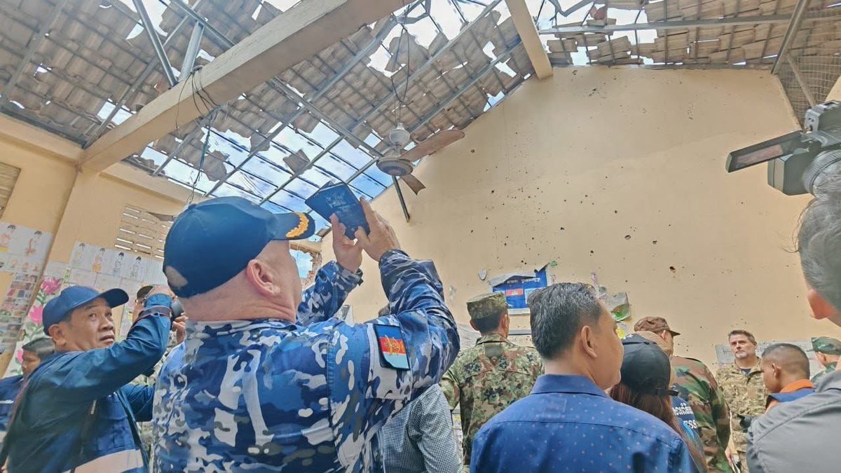BMCInformation's tweet photo. The Military Attaché Corps Phnom Penh (MACPP), which comprises fourteen participants from nine countries, visited conflict-affected areas in Cambodia’s Banteay Ampil district on Sunday to inspect the situation on the ground, following Cambodia’s implementation the ceasefire. https://t.co/zNVwSa2vTZ
