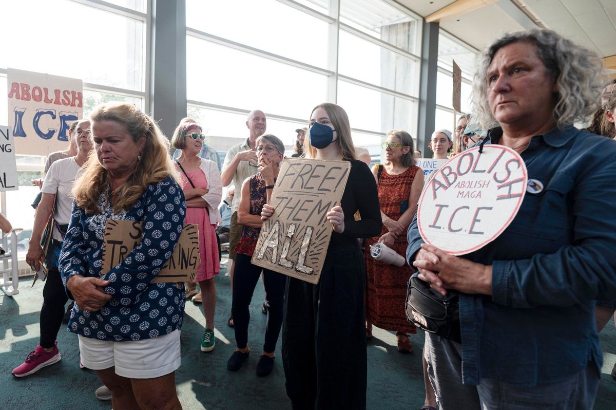 vtdigger's tweet image. Vermonters demand action on ICE transfers at airport meeting #vtpoli buff.ly/TfRoZrL