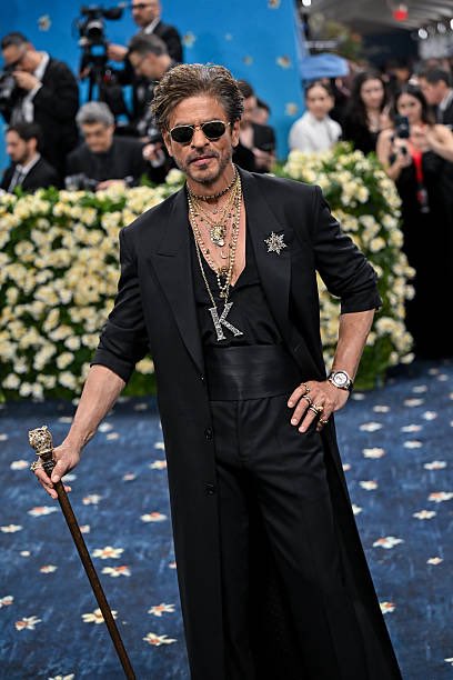 From Reel to Real , from India to Abroad 

Hamara King Khan

REAL KING SHAH RUKH KHAN