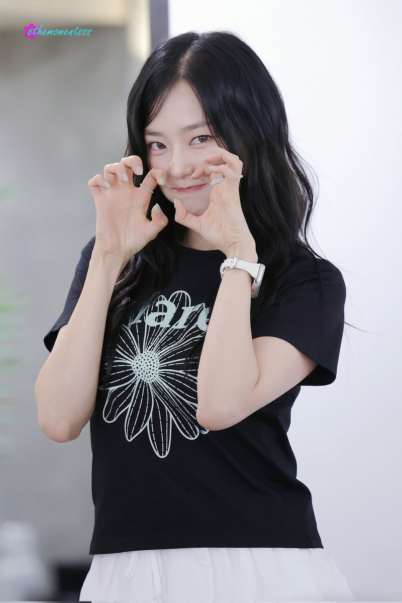 cthemomentsss's tweet photo. 20250809 장예은💕
마지막 까지 생일 축하행❤️
#장예은 #예은 #YEEUN #JANGYEEUN https://t.co/fsSwBvu4jJ