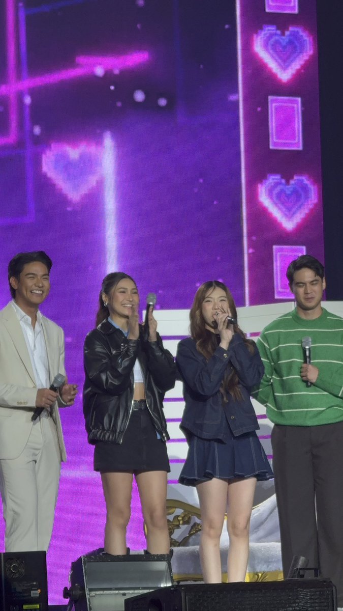 misskhaite's tweet image. JHOSMIO in one stage!!! My heart is so happy 😭❤️

#PBBCollab #TheBigColLove #ColLoveFancon #ColLoveSaAraneta