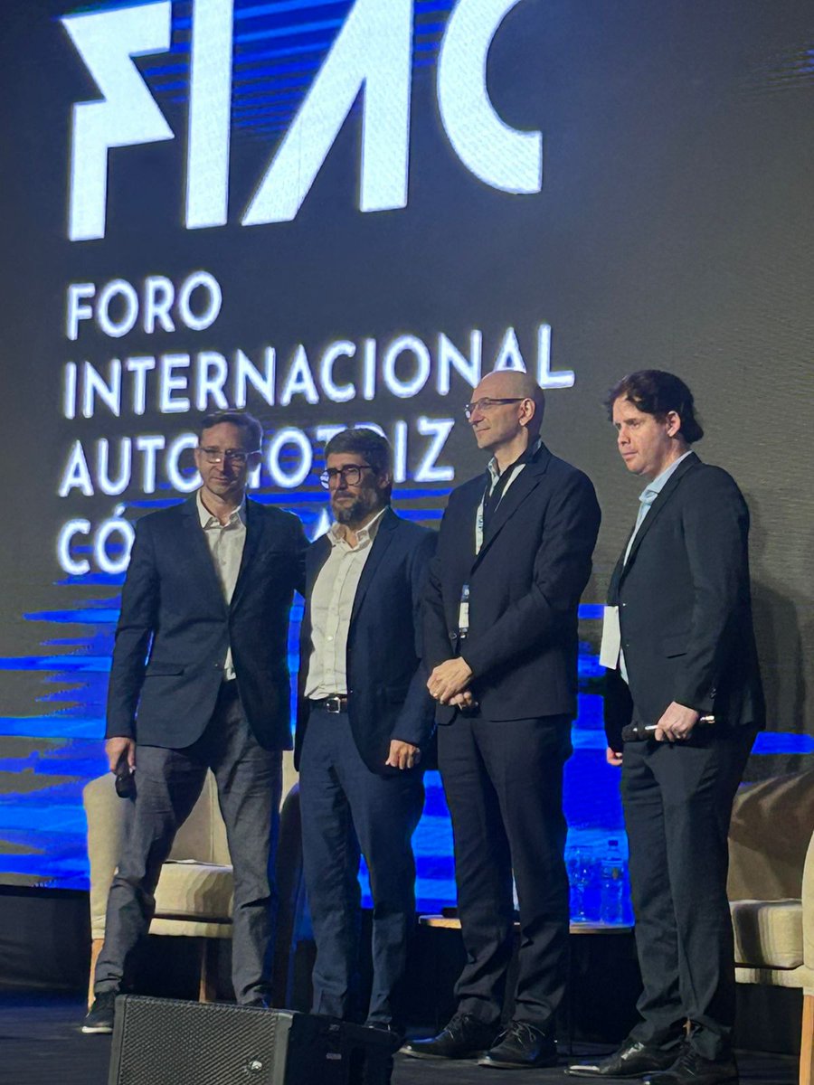 Quiero agradecer al #ClusterAutomotriz y a los organizadores del #ForoFIAC por invitarme a moderar el panel de "Competitividad logística automotriz", un tema que es columna vertebral del comercio y la competitividad.
Fue un placer compartirlo con profesionales y expertos.