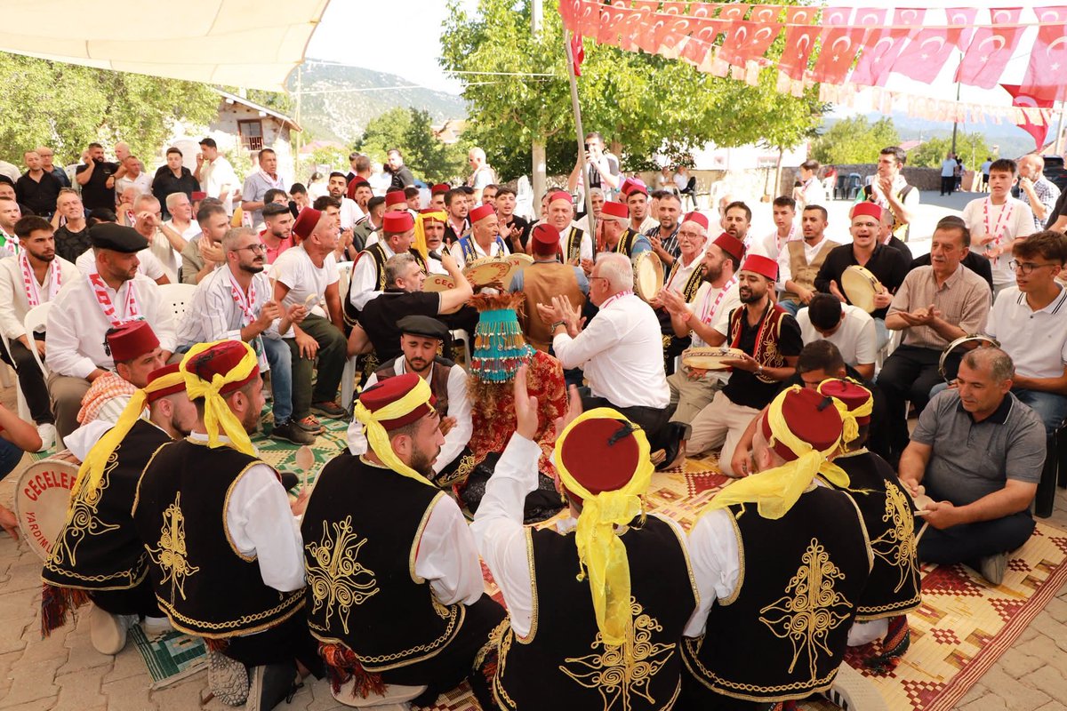 mdikmen07's tweet photo. Milletvekilimiz Sayın Tuba Vural Çokal, İlçe Başkanımız Sayın Halis Gündoğdu ve teşkilatımız ile birlikte Ceceler Mahallemizde 28’incisi düzenlenen Geleneksel Kervan Günü’ne katıldık.

Bu topraklarda birlik daim, muhabbet baki olsun.

#SevdamızAkseki #Akseki #Ceceler https://t.co/5G6w7g8d1d