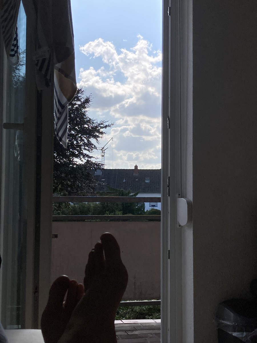 عصر یکشنبه سکسی 
بعد از ۱ هفته کار سخت
با این ویو سکسی و هوای عالی
خدایا شکرت که کمک کردی تو مسیر مهاجرت کم نیارم.