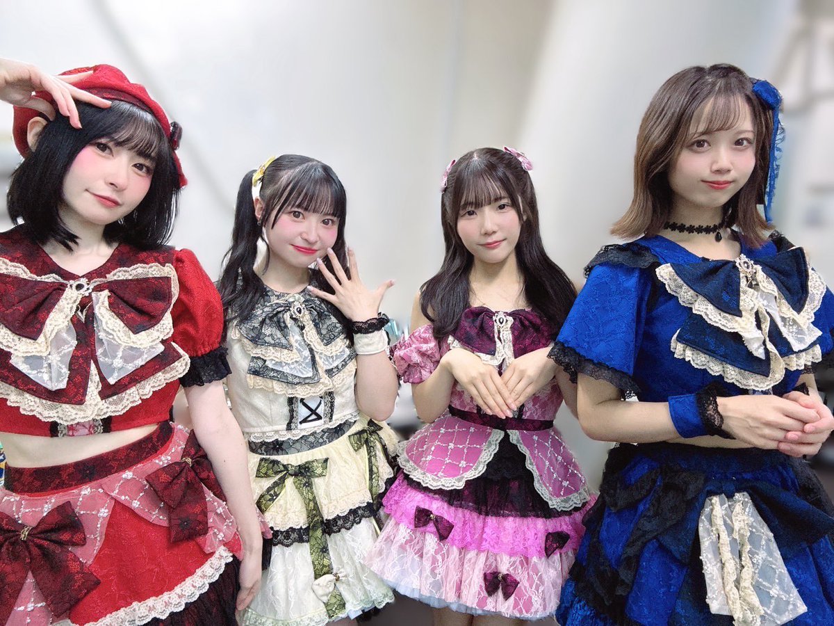 Colorerparfait5's tweet photo. はじめてのスパンコール https://t.co/YrFa99oPEN