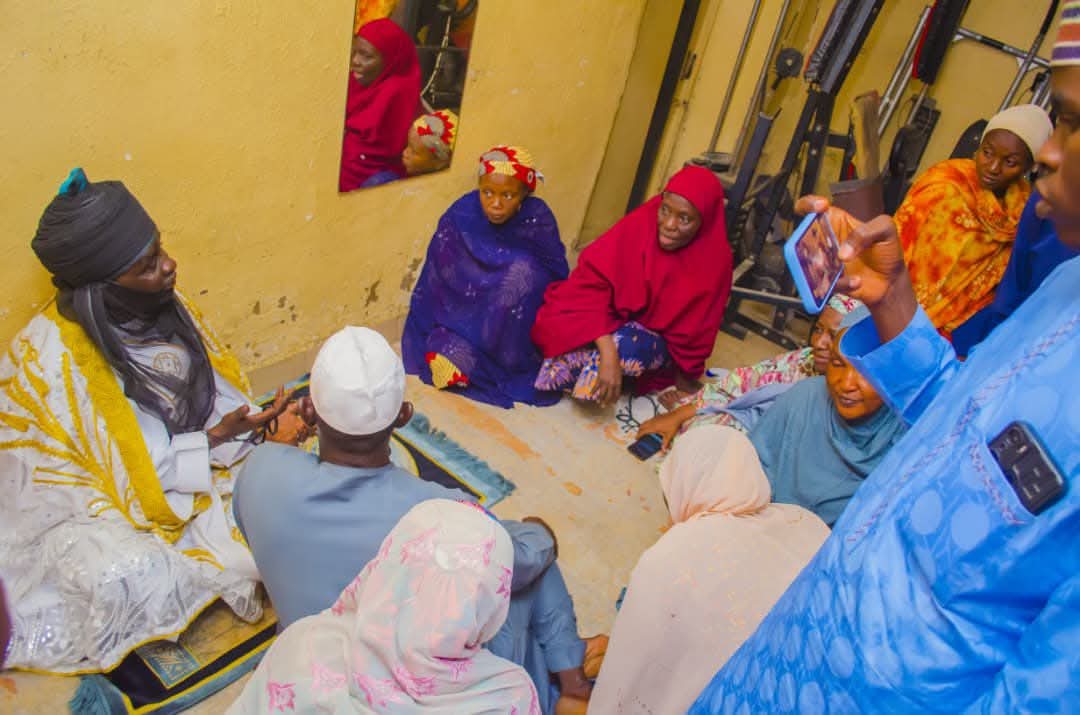 A yau Lahadi , Mai Girma Sanata Ibrahim <a href="/Shekarau_/">Senator Ibrahim Shekarau</a>  ya halarci daurin auren Jikokin Marigayi Alh . Aminu Alhassan Dantata a Masallacin Juma’ah na Koki . 

Sardaunan Kano ya halarci Ta’aziyyar rasuwar Dan Gidan Alh Ammani Inuwa . 
10 August 2025.