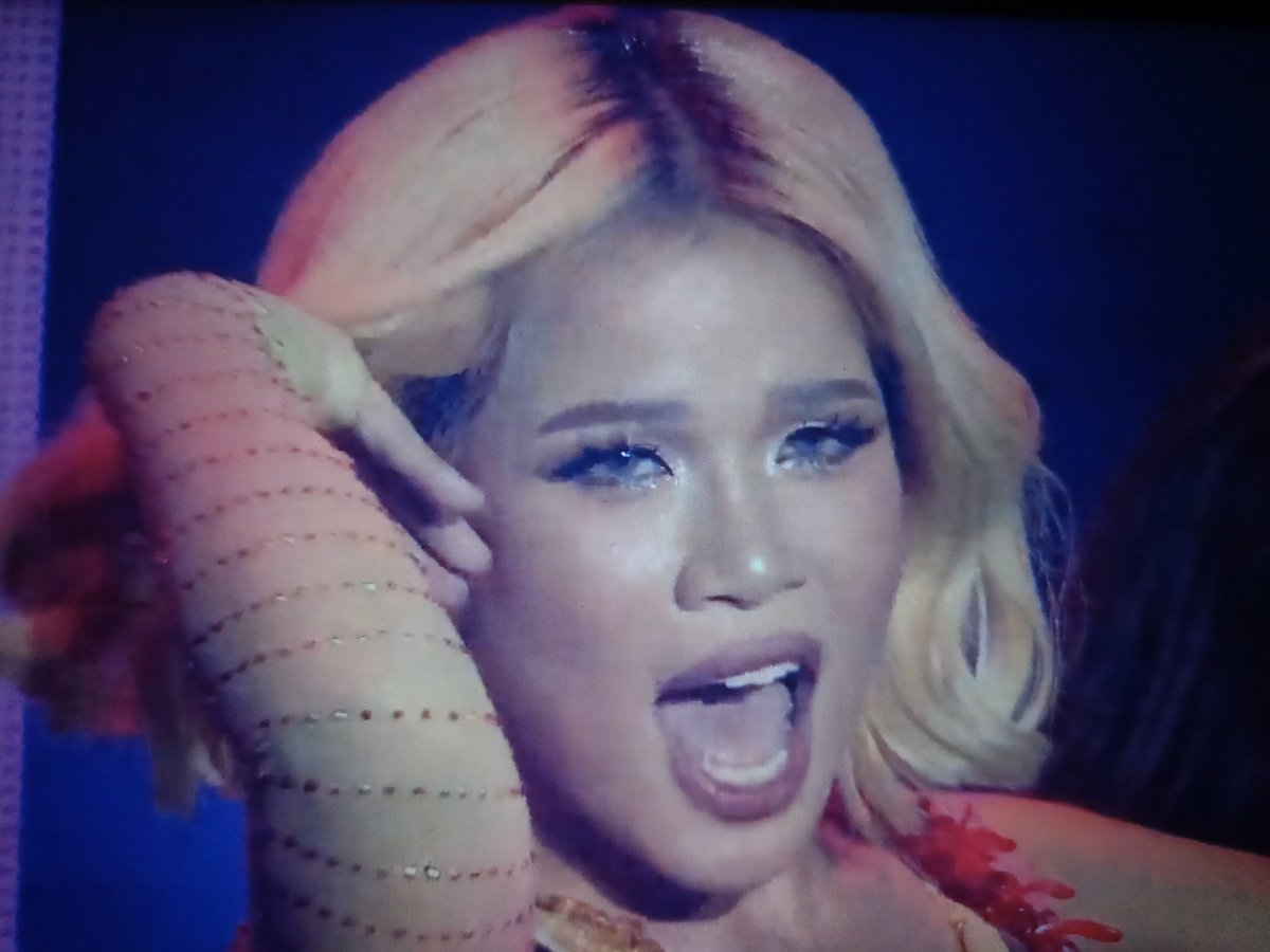 PATAYIN NIYO NALANG KAMI!!! 

Mowm! Bat ka naman nangugulat!

EDI WE ColLABYU MOWM