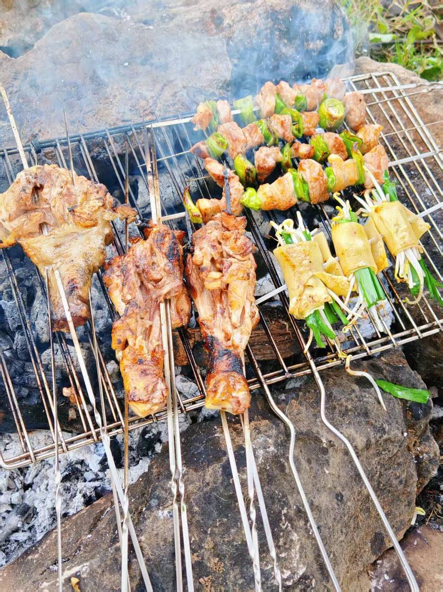 adamrobot89's tweet image. 🔥 Saturday plans locked in! Sunshine, music, and the aroma of fireworks—perfect for an outdoor barbecue with friends.
🥩 The sizzling sound of the grill
🍷 An iced drink
📍[Berlin]
Bring your good mood and your stomach, and savor the joy of this Saturday!
#outdoor #barbecue