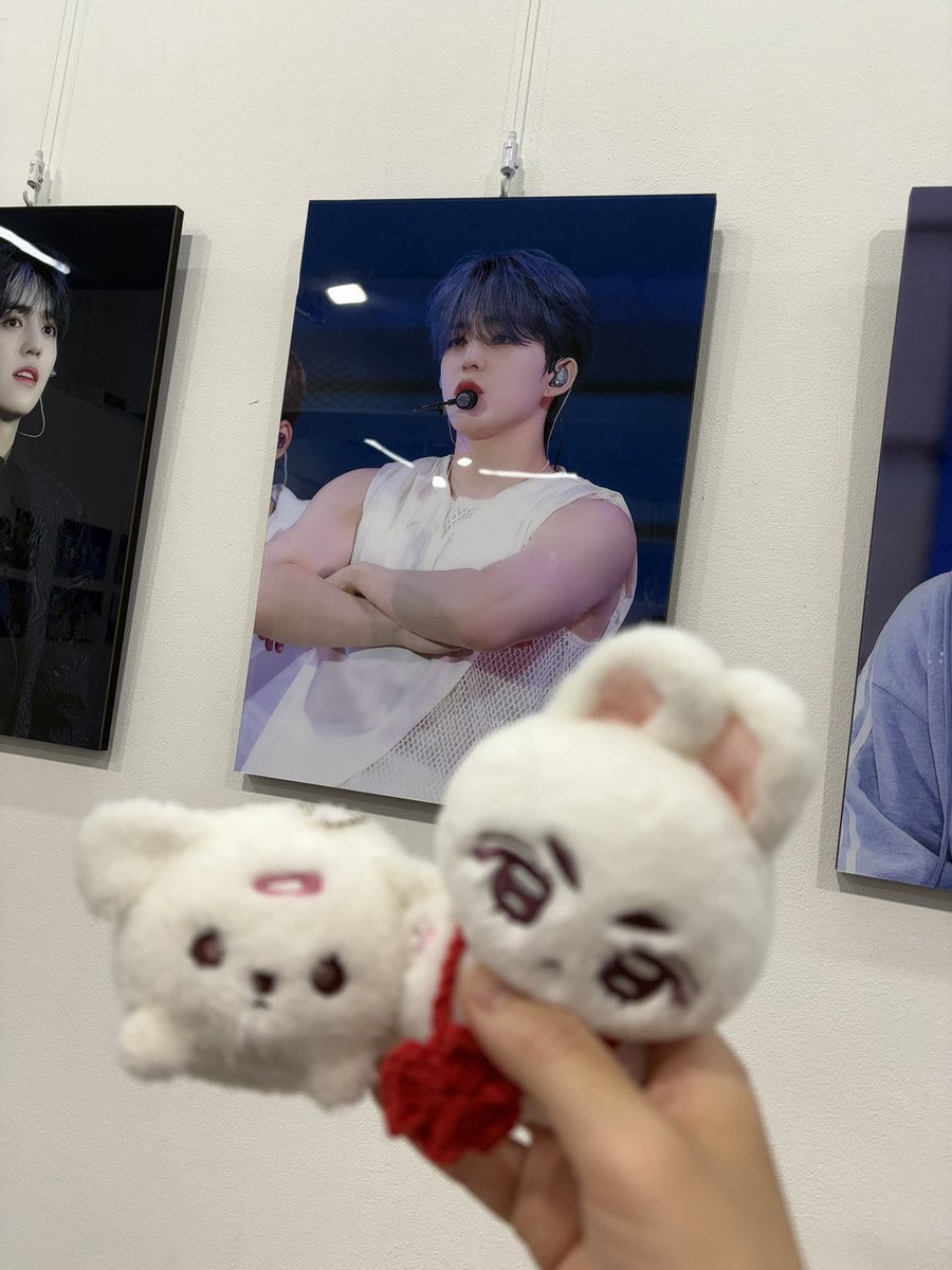 스탬프투어를 위해 가야만한다 했는데
예쁜 쿱뜨들이 가득,,,,
앙앙절 전날 갔더니 스탬프 투어는 다음날부터라 하여 두번 가겠되었따!!!
오히려 좋아~ 예쁜 승철이 두번 보기~
짐색 갖고 싶었는데 럭드엔 소질이 없어 트레카만 왕창 뽑아버린 이슈🥹
#체리의_31번째_주빌리
<a href="/secretcastle88/">SECRET CASTLE</a>