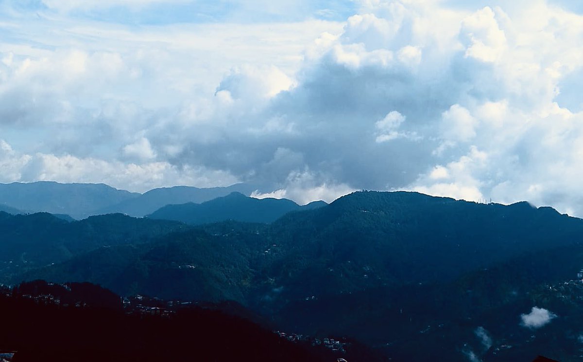 📷 (Instagram) @catchynature2021

#NaturePhotography #landscape #mountains #clouds #nature #photography #sundayvibes