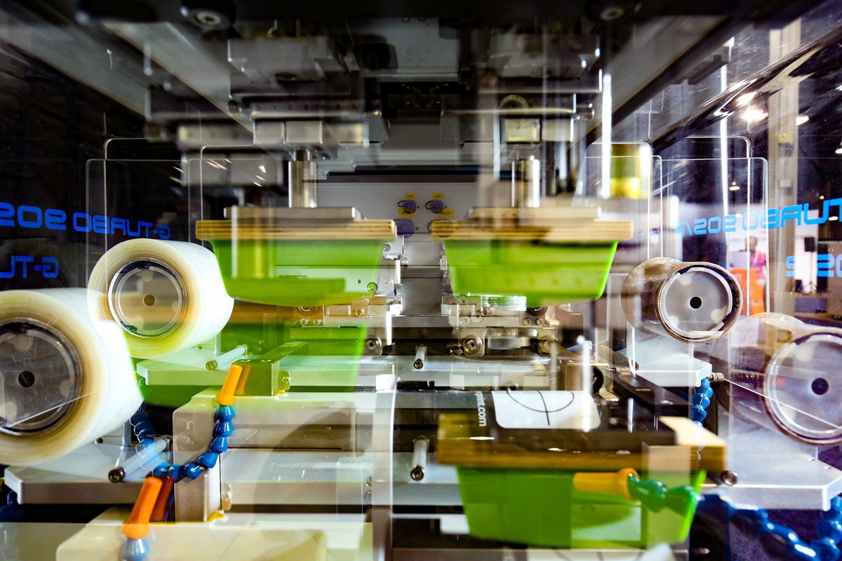 AssemblyMag1's tweet image. 👁️Our photographer has an eye for capturing the vibrant, impressive equipment on display at the ASSEMBLY Show! 

Learn more about the show. 🔗 assemblymag.com/the-assembly-s…

#ASSEMBLYShow #automation #assemblysystems #manufacturing #engineering