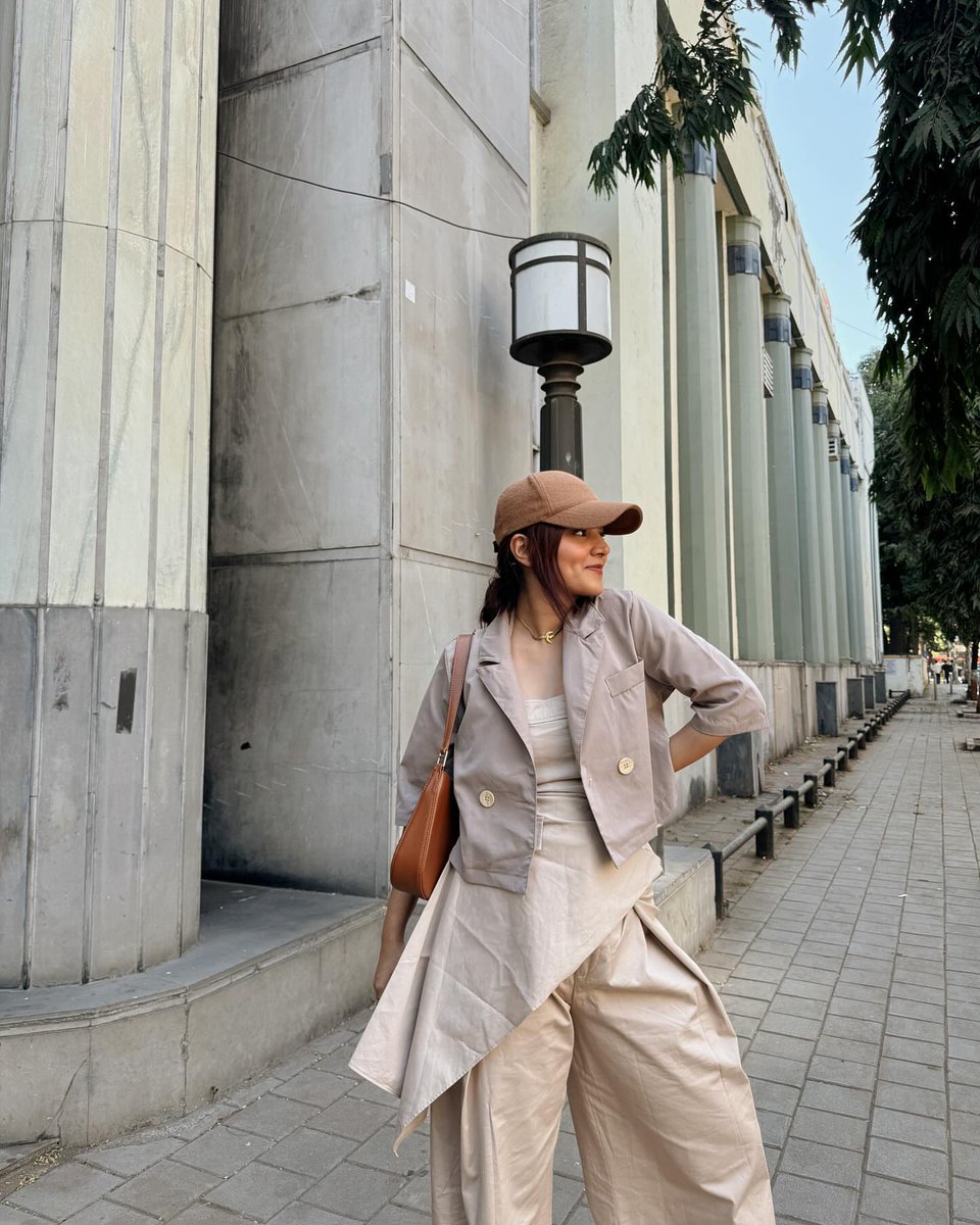 master_sketchy's tweet image. Smiling my way through the week! 😊 Hope you&apos;re having a great day too! #smile #happy #goodvibes #positivevibes #selfie