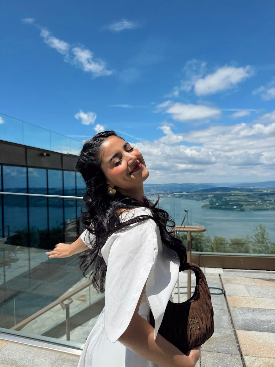 master_sketchy's tweet image. Smiling my way through the week! 😊 Hope you&apos;re having a great day too! #smile #happy #goodvibes #positivevibes #selfie