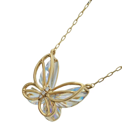 日本ジュエリー協会のインスタにも取り上げられた、特殊なカット技術とロジウムメッキ技法の応用で地金がレインボーカラーに輝くK18ダイヤモンドネックレス。繊細な加工を守るために外側に保護フレームを設けたデザイン構造になっている。