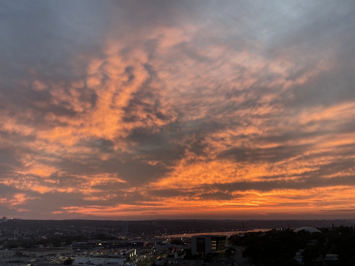 Hali summer sunset ...

⬇️🔥🍻