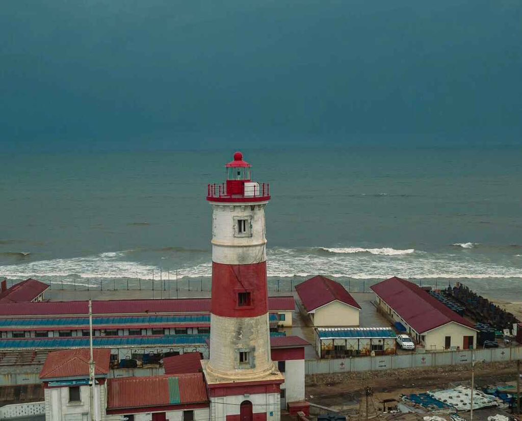 The Spices Of Stone Town | <a href="/Wesleymax89/">Wesley Macheso</a> 

Then she remembered she was on this island looking for a part of her – a piece of stone that if not filled… would create a disaster, a hollowing chasm she may never get to fill until it swallowed her whole.

Read full story in bio.