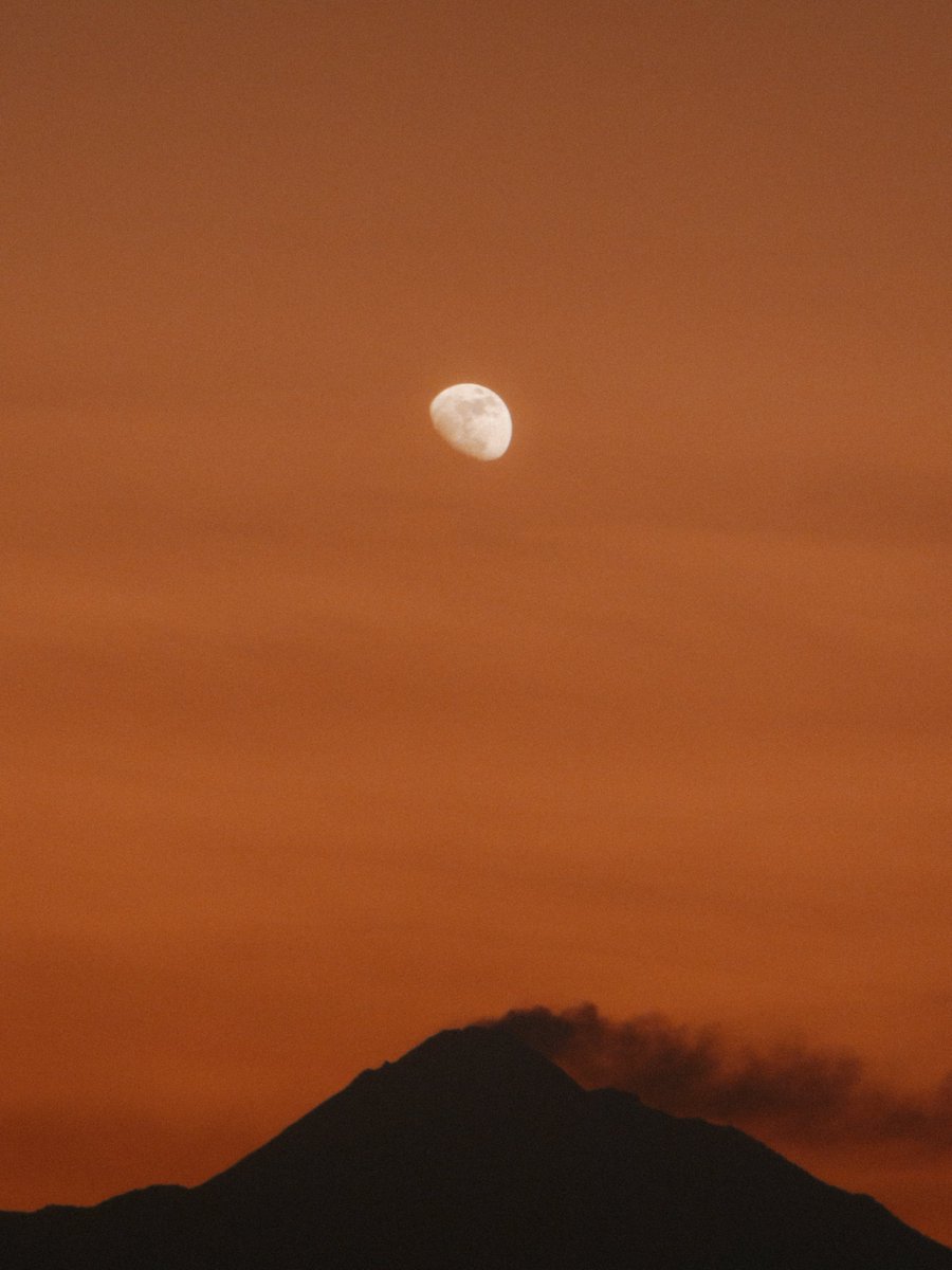 Bayu Saputra (@bayjoee) on Twitter photo The moon and the mountain.
<a href="/Snapdragon/">Snapdragon</a> <a href="/Snapdragon_ID/">Snapdragon Indonesia</a>
#NegativeSpace #ShotOnSnapdragon
<a href="/samsungID/">Samsung Indonesia</a>
#withGalaxy
#GalaxyS22Ultra The moon and the mountain.
<a href="/Snapdragon/">Snapdragon</a> <a href="/Snapdragon_ID/">Snapdragon Indonesia</a>
#NegativeSpace #ShotOnSnapdragon
<a href="/samsungID/">Samsung Indonesia</a>
#withGalaxy
#GalaxyS22Ultra