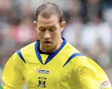 Todays <a href="/KilmarnockFC/">Kilmarnock FC</a> shirt is a rare Lotto matchworn &amp; signed <a href="/WrightFrazer/">Frazer Wright</a> away from season 2007/08. Fraw played nearly 200 games for the Killie and was a classic, no-nonsense centre-back being dependable and strong in the air. What a player, absolutely loved the big man 💙💛💙