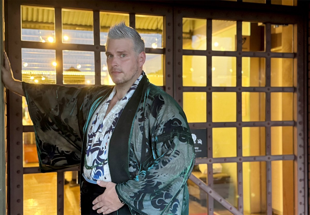 Preview from a photo shoot today. I wore my crane yukata from Robe Japonica. 

The owner and designer recently passed away, his funeral was yesterday so I wanted to honour him.