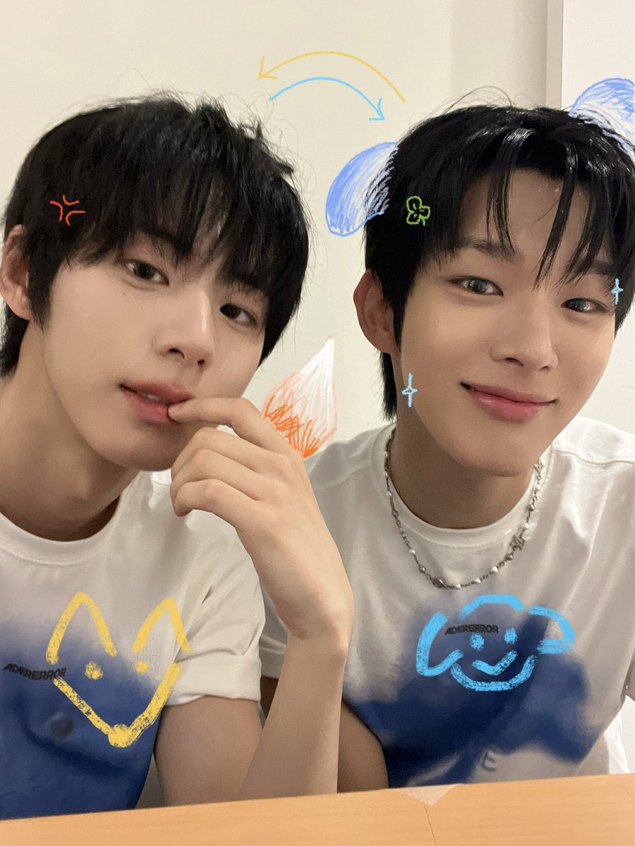 Copying each other

#AHOF #아홉 #アホプ 
#STEVEN #스티븐 #スティーブン
#JEONGWOO #서정우 #ジョンウ