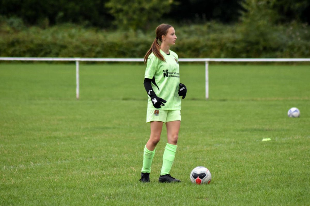 CrashGK's tweet image. Congratulations to GK ICON CAMBRIDGESHIRE’s Beth Langley who has signed for Northampton Town U16 JPL team this season,  she was asked to help out in a friendly with Northampton Town ladies development team so her first ever senior game and kept a clean sheet! #gkunion