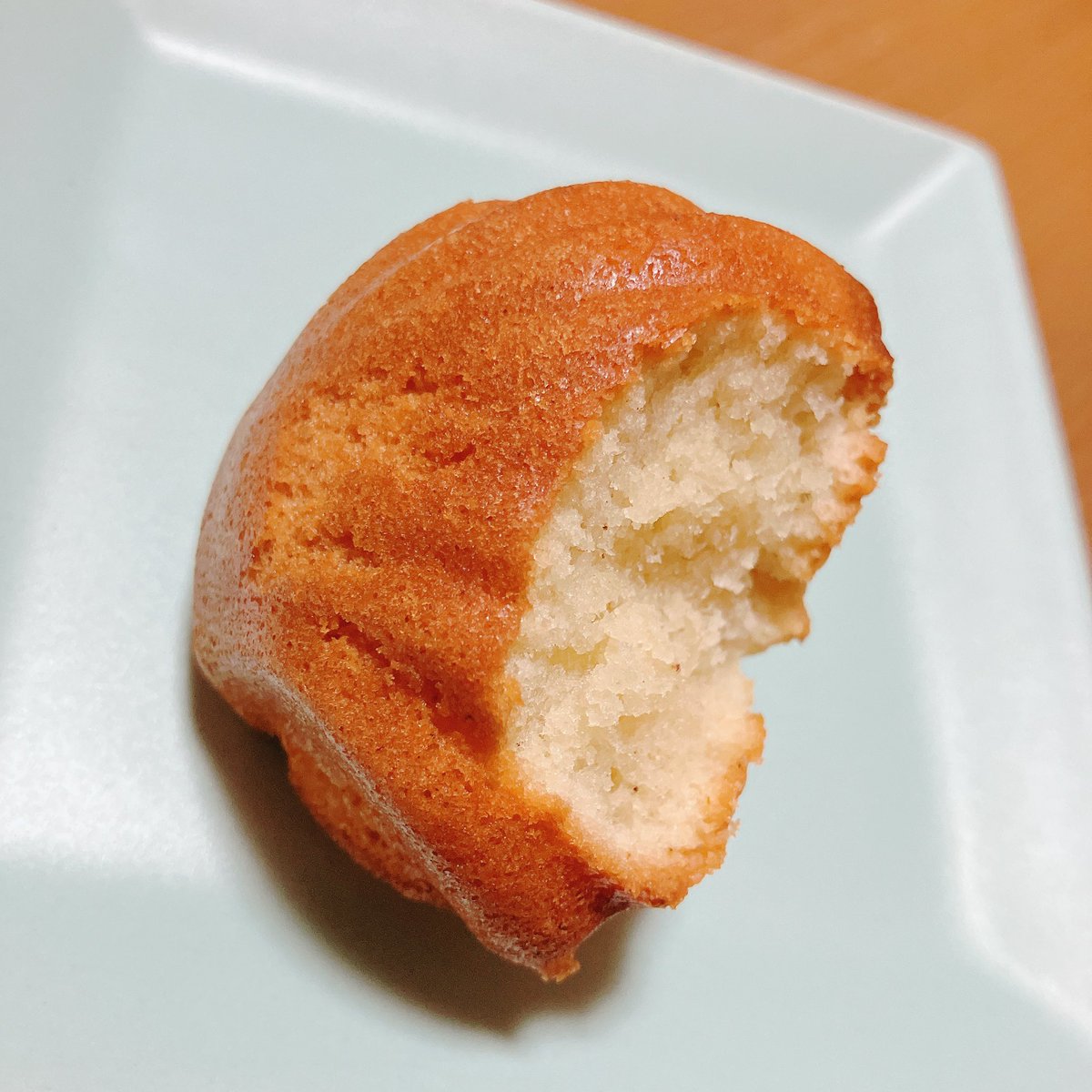 夕飯作りつつフィナンシェ焼いてた♪̊̈♪̆̈
この型が可愛くってマドレーヌ用だけど使っちゃうww
外はカリッと中はふわふわ♡