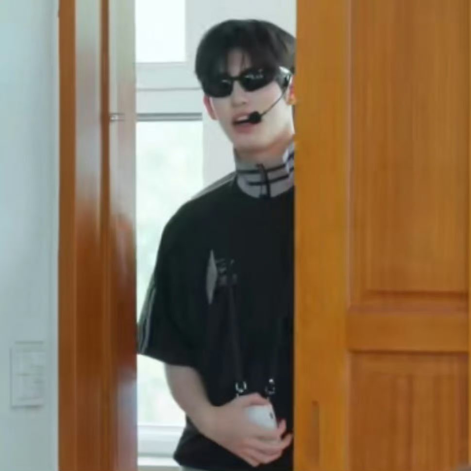 MJ seems like 학생 장난감 총 뺏고놓고 ..교무실에서 혼자 매트릭스 코스 프레는 ..그런 선생 유형🧑🏻‍🏫
#Minje #민제 #킥플립 #KickFlip