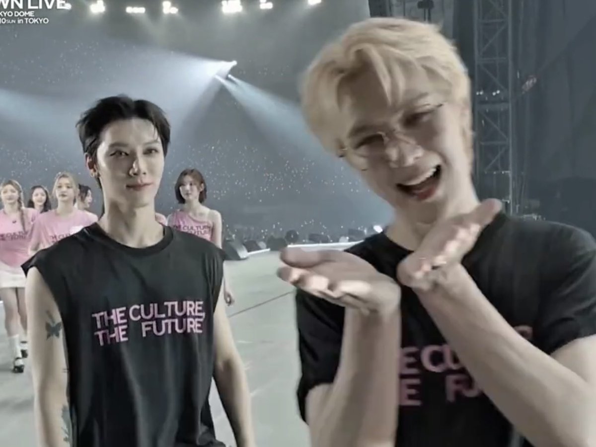 ╭ ◜◝ ͡ ◜◝ ╮
　  귀엽네
      ㅋㅋㅋ
╰ ◟◞ ͜  ◟◞ ╯
        O
          °.                                            츄😆