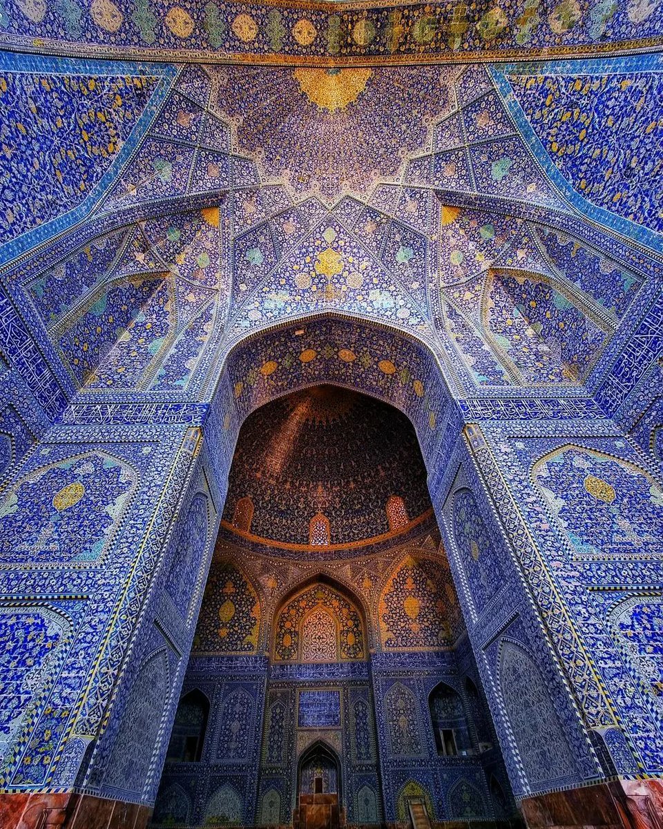 radiofarhang_ir's tweet photo. 📷مسجد امام اصفهان
مسجد امام  یکی از مساجد میدان نقش جهان است که در دوران صفوی ساخته شد. این اثر از بناهای مهم معماری اسلامی ایران به‌ شمار می‌رود و از مشهورترین جاهای دیدنی اصفهان محسوب می‌شود.

#beautiful_iran
#Beautiful_Places_In_Iran
#iran https://t.co/wlO4R6UKpd