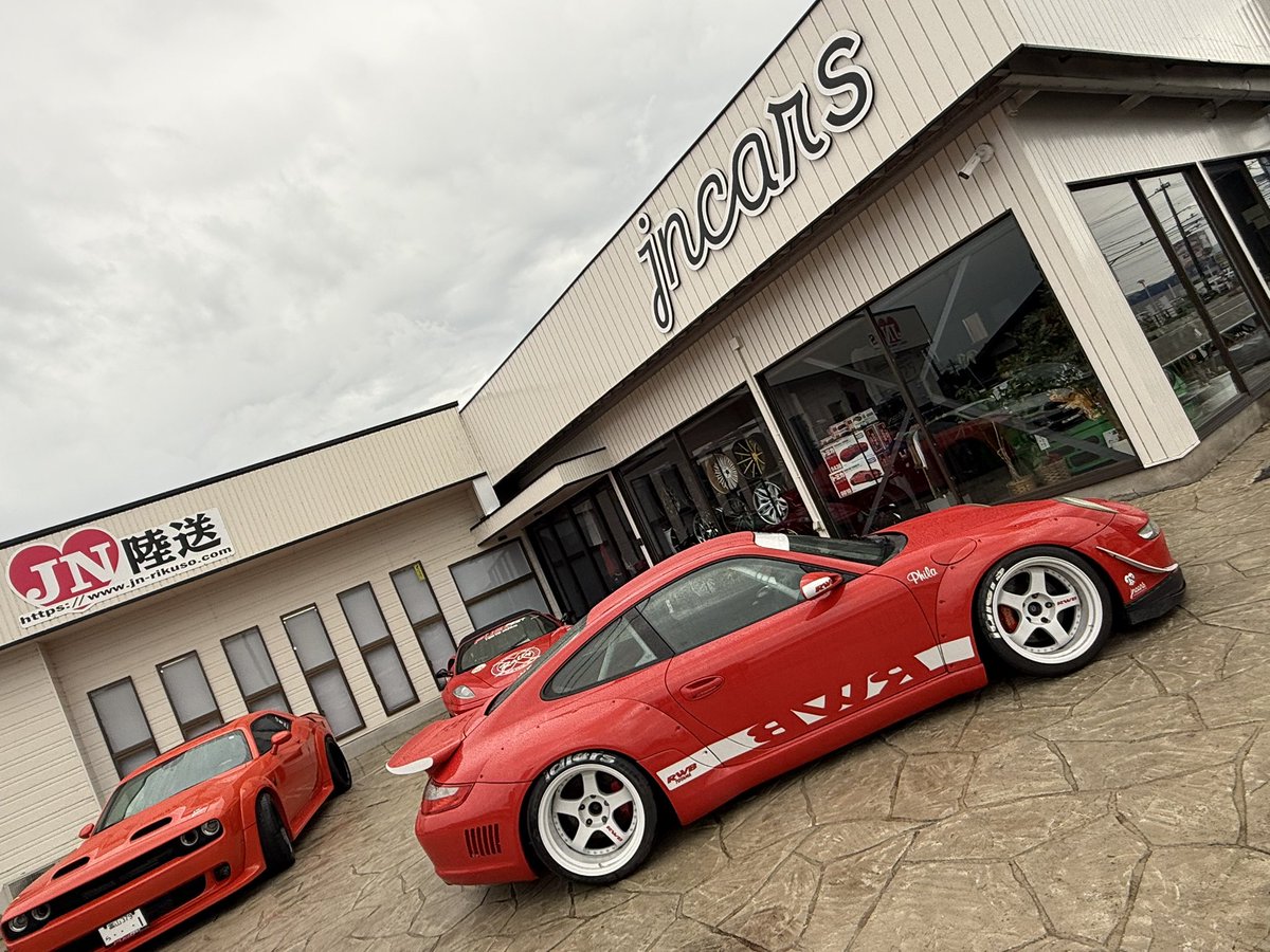 asukanagai's tweet photo. 明日の #fuelfest
#JN陸送グループ は2台参戦で
#RWB997 は #OSKtools ブースに展示
#ダッジチャレンジャー #ヘルキャットレッドアイ #westcoastcustoms × #LEXANI × #JN CARS は 0-200 走ります https://t.co/95bBgCIN0O
