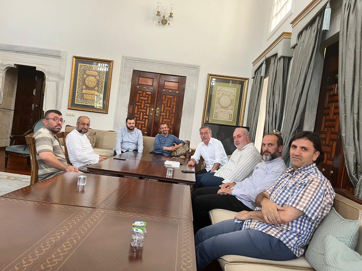 Sultanahmet ve Ayasofya meydanındaki milyonlarca turisti İslamla tanıştıran  iki önemli vakıfla bir araya geldik.   
İİKV olarak Sultan Ahmet Vakfı Başkanı İsmail Hakkı Tavman ve KİM Vakfı Başkanı Mustafa Karaca ile yapılabilecek müşterek İlim ve Davet Çalışmaları Görüşüldü.