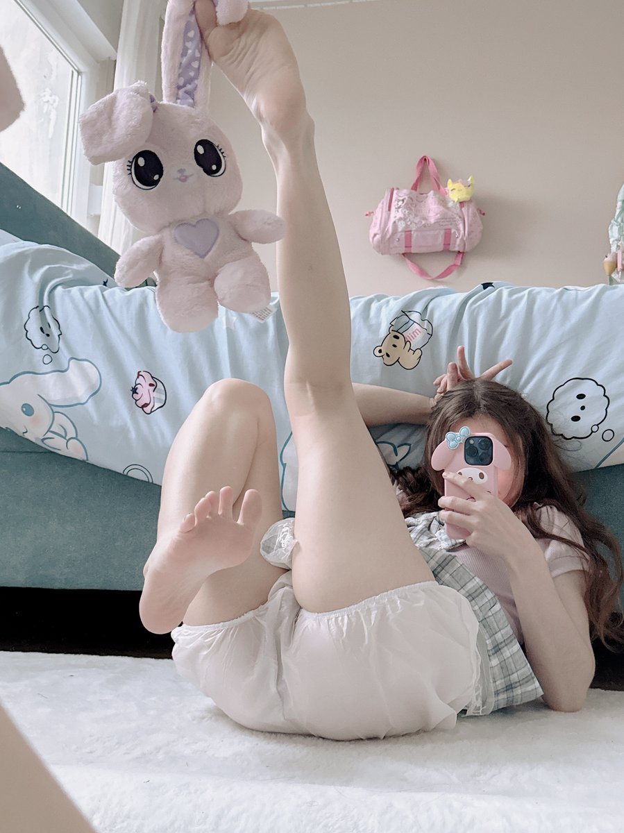 What would you do if I show up to your room like this 😋