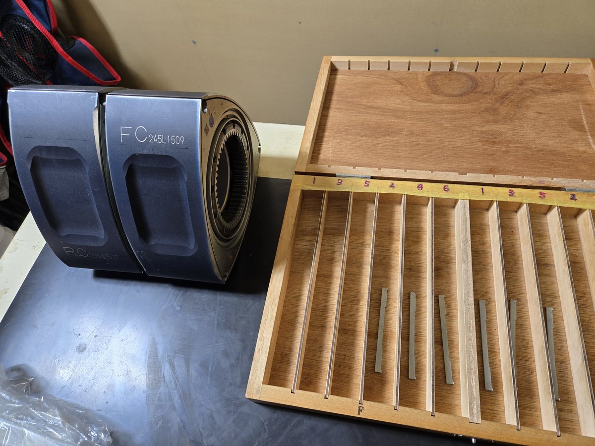 今日は時間の都合でアペックスシールのクリアランスΔGの調整まで。

アペの手持ちの数に限りがあるので、全ての箇所で1ミクロンの差もなく合わせることはできないけど、3ミクロン以内で合わせられたのでOK。

あー、寒かったw(室温20℃)