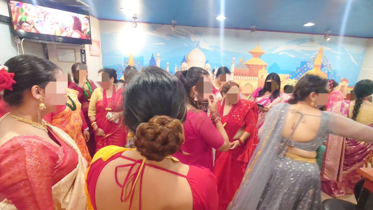 ネパールの友達に誘われてパーティー行きました！
すごい盛り上がってて楽しいです！
#ネパール　#パーティー　#女の子のお祭り