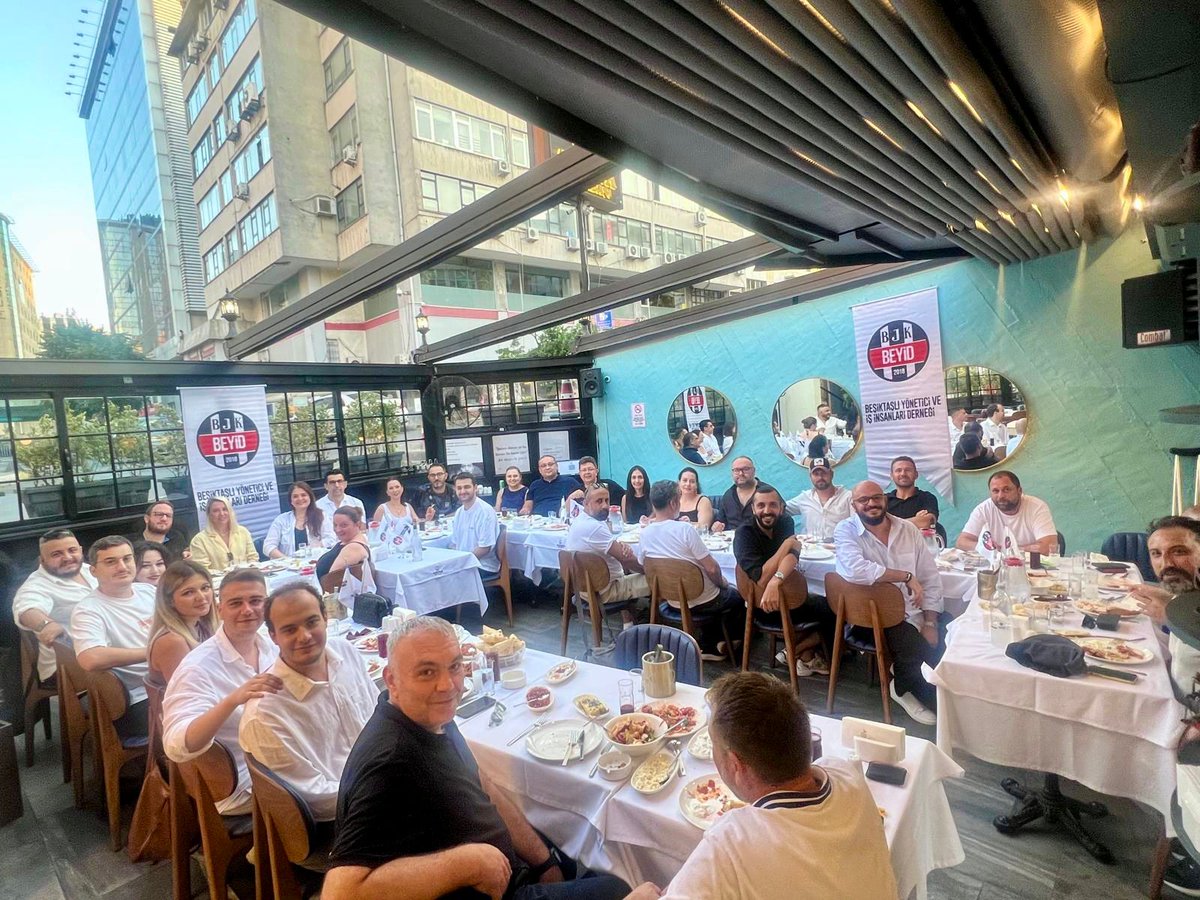 Dün gece Beşiktaş’ımızın yeni sezonunu coşkuyla karşıladığımız sezon açılış etkinliğimizi gerçekleştirdik.
Siyah-beyaz sevdamız etrafında bir araya gelen tüm dernek üyelerimize teşekkür ederiz. 🦅