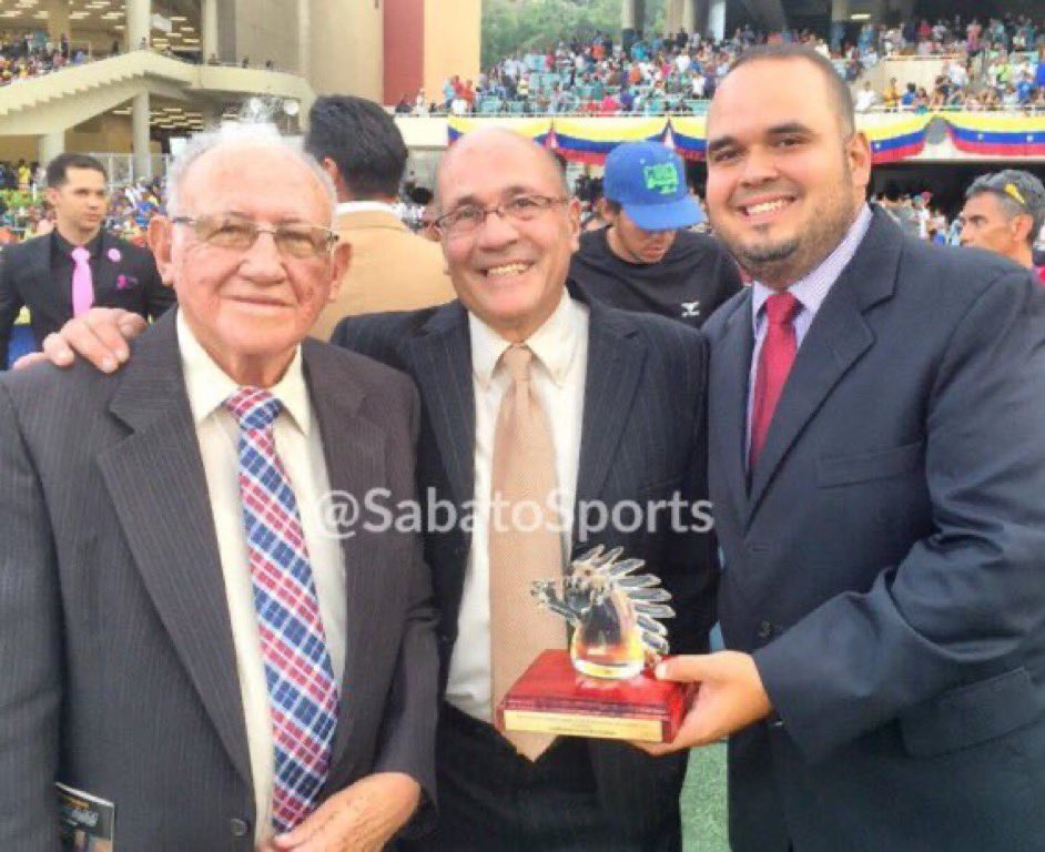 Hoy cumple 93 años el maestro 

CESAR CACHAZO 

CACHAZO es CACHAZO
uno de los mejores entrenadores venezolanos de la historia y un gran caballero, de conducta intachable y excelente persona. Un hijo  y un nieto lo acompañan en una de las fotos

Felicitaciones !!!