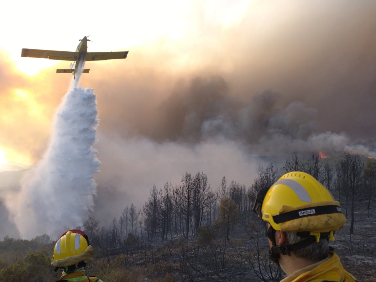 🌄Incendio forestal de Calles. Verano de  2022. Apurando el ocaso...

📸Gabriel Zahonero. Unidad   Helitransportada de Siete Aguas. #ConcursFotografiaSBF

#IFCalles